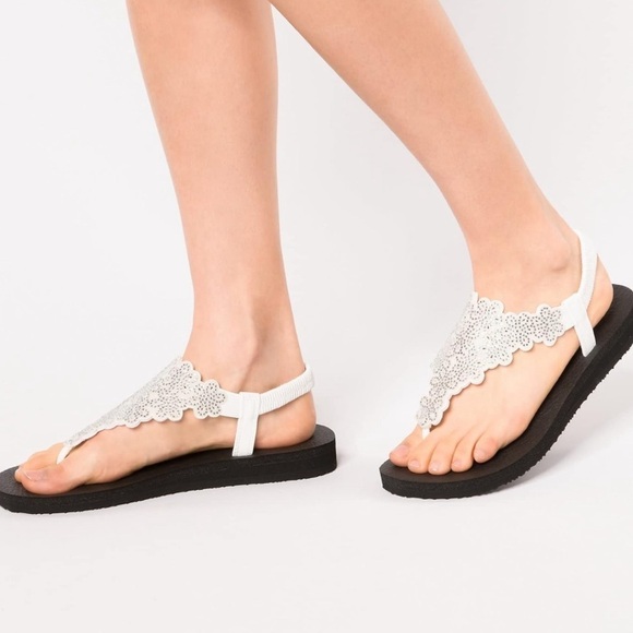 Skechers Cali Yoga Foam Sandals - Picture 1 of 8